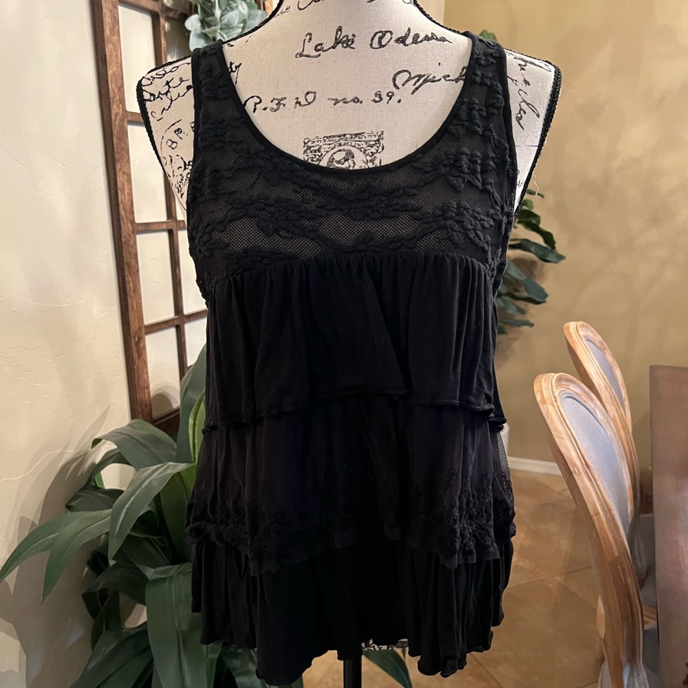 American Eagle black tiered tank